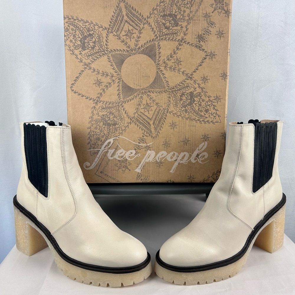 Free People James Chelsea White Leather Lug Sole Chunky Heel Boots Sz 10, NWT